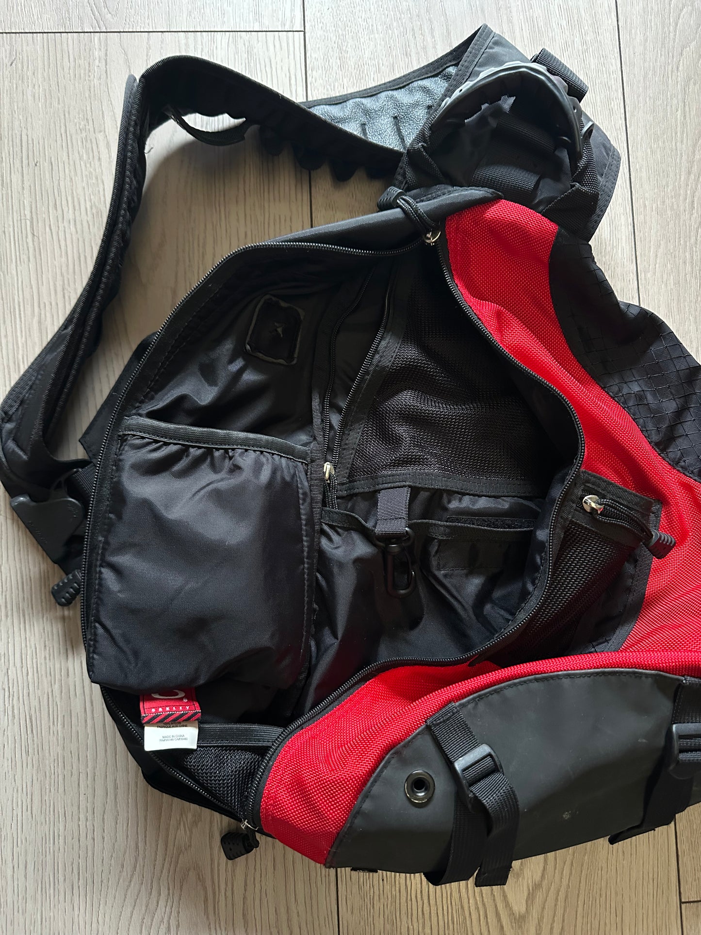 Vintage 90’s Oakley Sling Backpack
