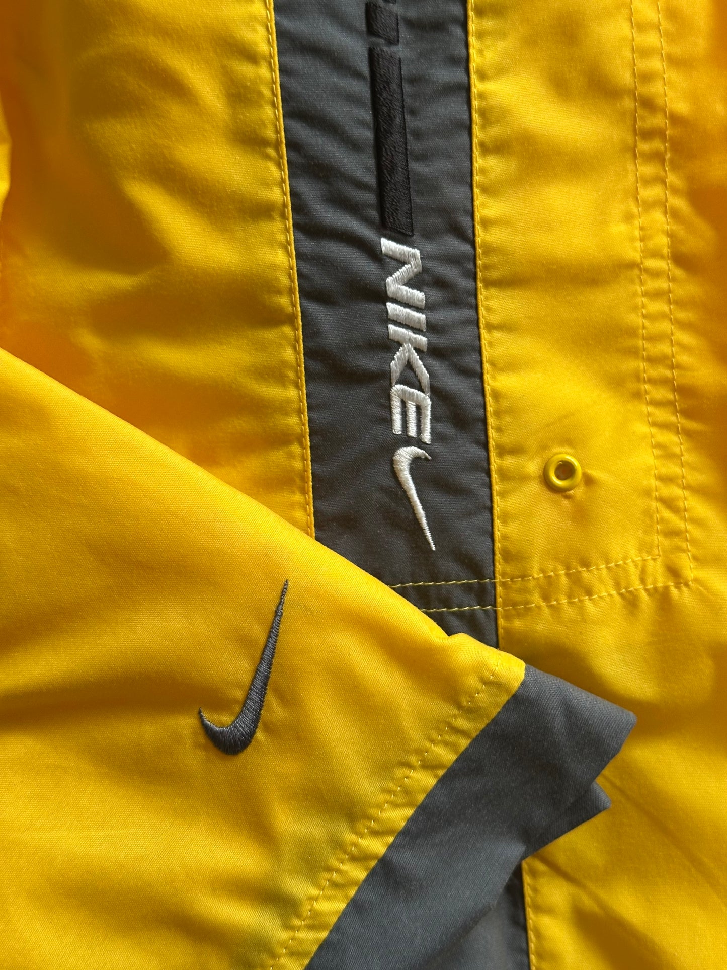 Vintage 00’s Nike Track Shorts